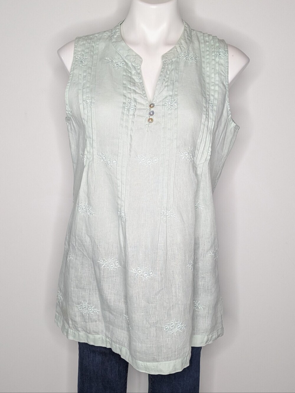 Saint Tropez West Light Blue Floral Embroidered Sleeveless Linen Tank Top Blouse